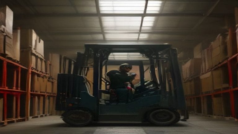 Sewa Forklift Lampung: Pengalaman Nyata PT. Maju Jaya yang Mempercepat Proyek Gudang 30%”